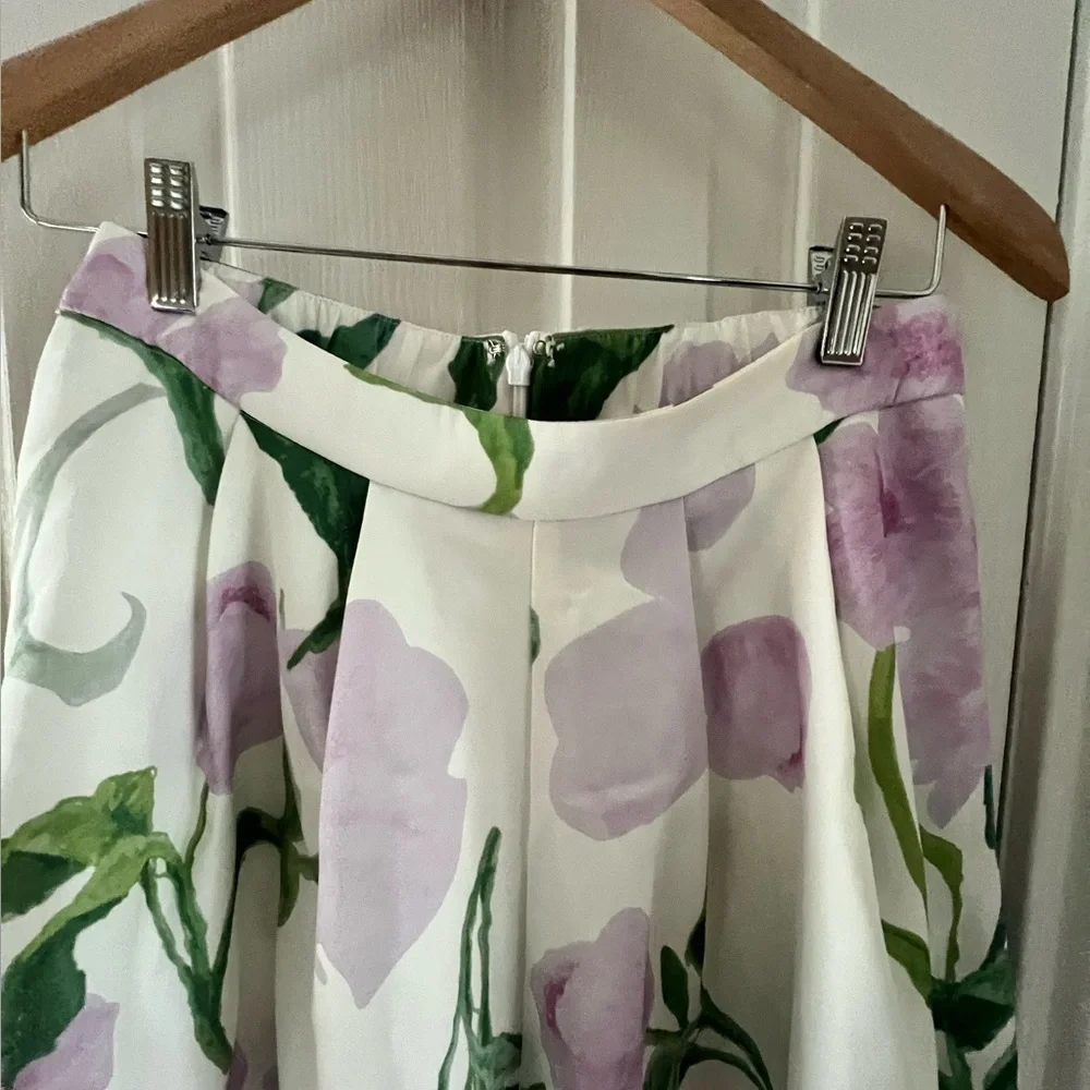 Dress Code Chic Floral White and Purple Women's Shorts, size S